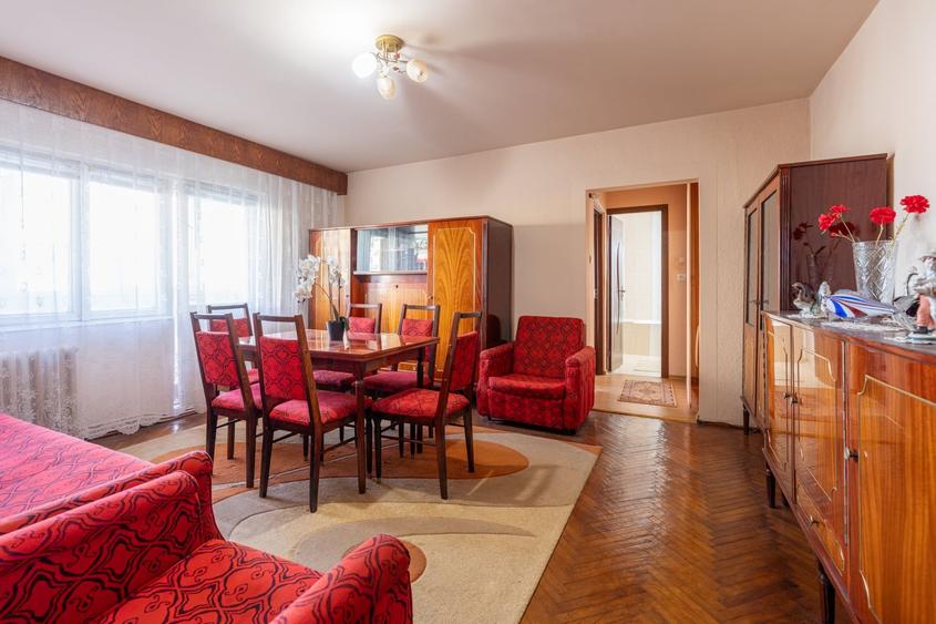 Apartament cu 3 camere decomandat, mobilat în Dumbrava 2