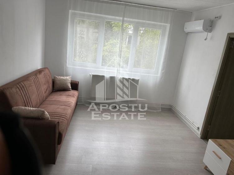 Apartament cu 2 camere semidecomandat, mobilat în Dâmbovița
