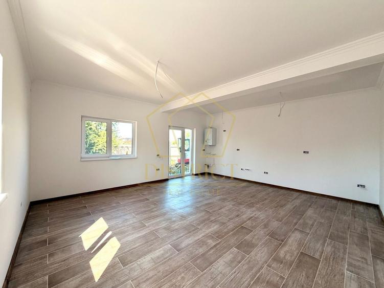 Duplex cu 4 camere cu Canalizare în Moșnița Veche