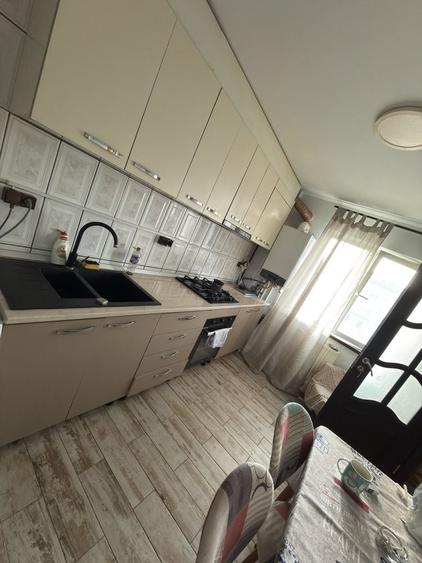 Apartament cu 3 camere decomandat în Exterior Vest
