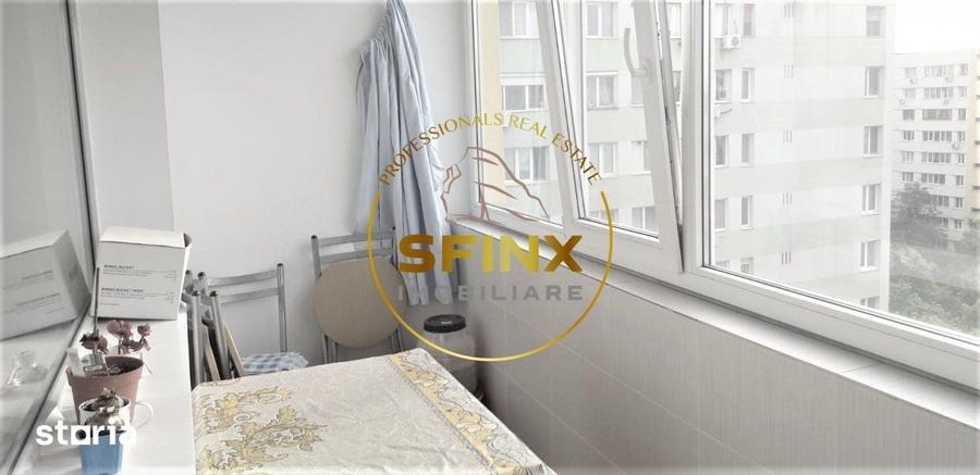 Apartament cu 3 camere semidecomandat în Tei