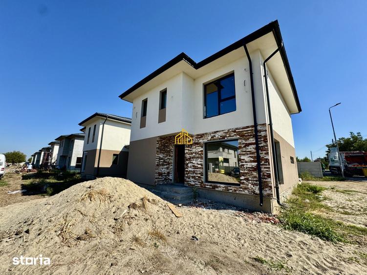 Casă cu 4 camere cu Teren 340 Mp în Domnești