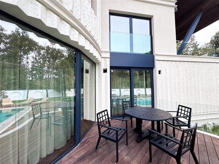 Casă individuală cu 12 camere cu Piscina în Băneasa