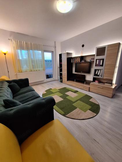 Apartament cu 3 camere decomandat în Titan