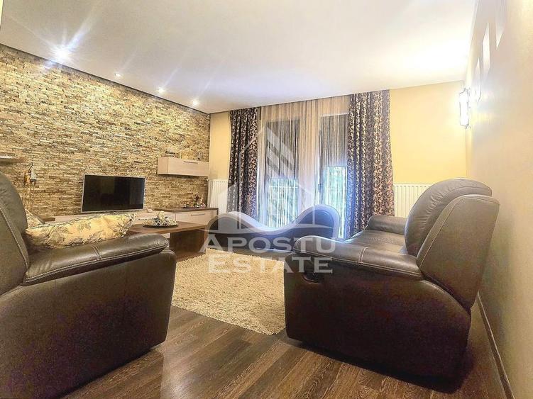 Apartament cu 3 camere decomandat, mobilat în Boul Roșu