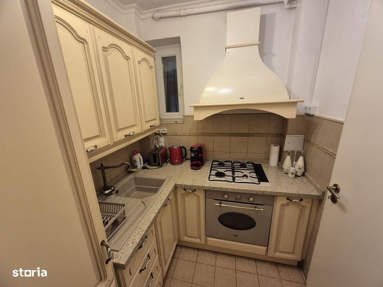 Apartament cu 3 camere nedecomandat în Sala Palatului