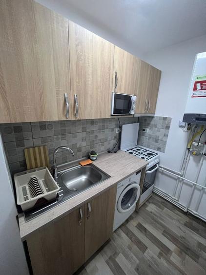 Garsonieră decomandată în 23 August