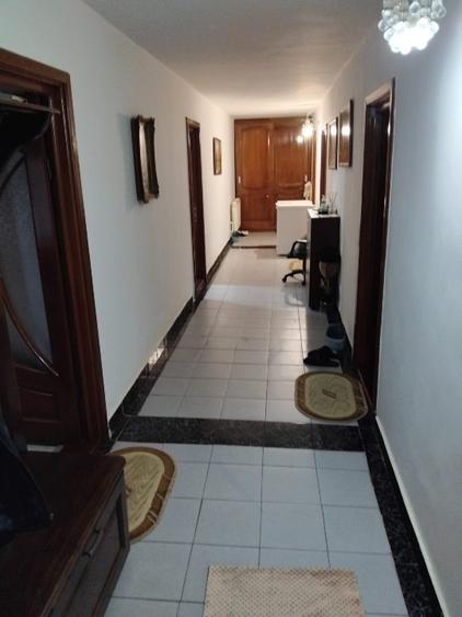 Casă individuală cu 5 camere cu Teren 841 Mp în Central