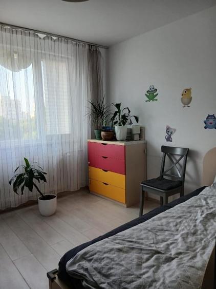 Apartament cu 3 camere decomandat în Drumul Taberei
