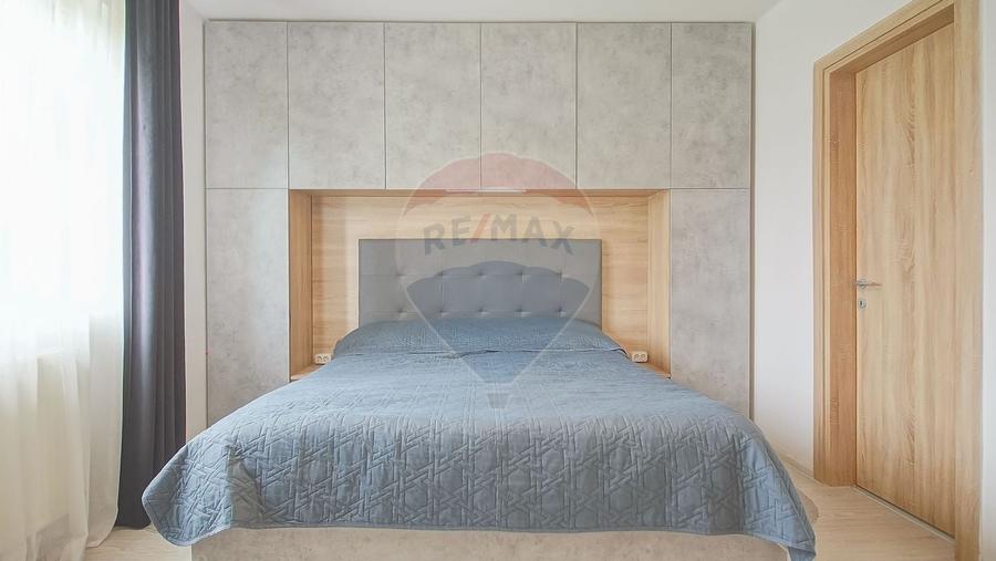 Apartament cu 3 camere decomandat în Tractorul