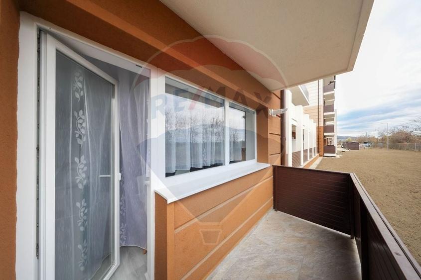 Apartament cu 2 camere semidecomandat în Sânpetru