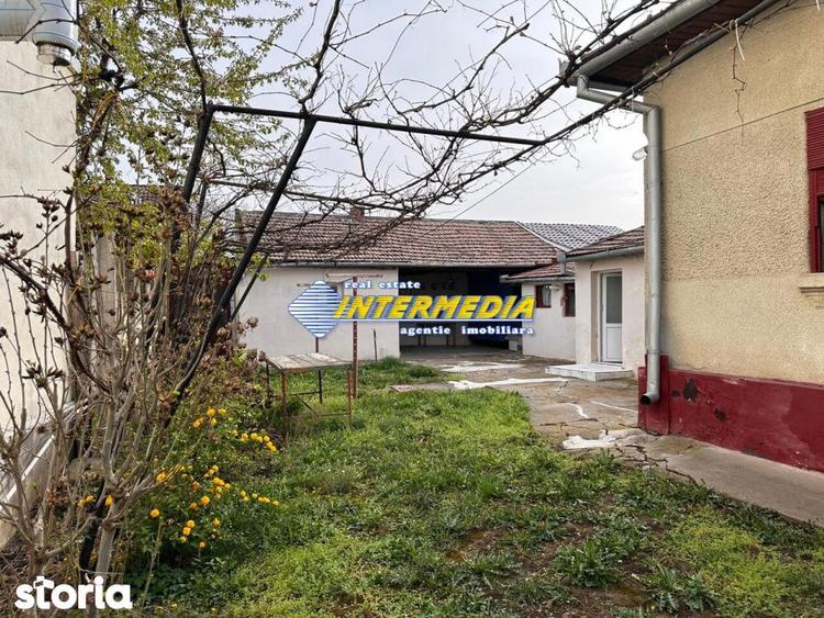 Casă cu 2 camere cu Teren 919 Mp în Cetate
