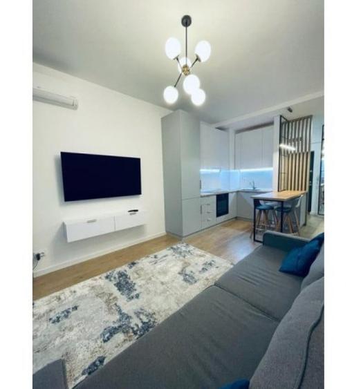 Apartament cu 3 camere nedecomandat în Mihai Bravu