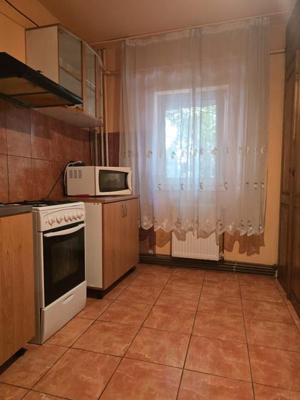 Apartament cu 3 camere decomandat în Matei Basarab