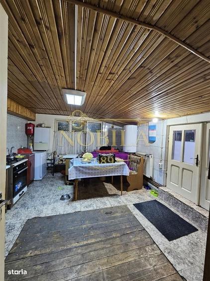 Casă cu 4 camere în Borzești