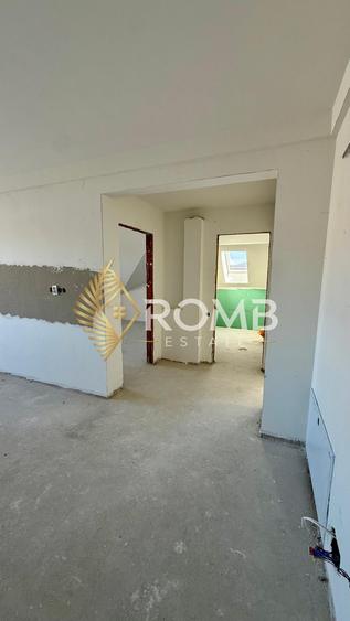 Apartament cu 4 camere semidecomandat în Florești