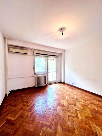 Apartament cu 3 camere în P-ța Unirii