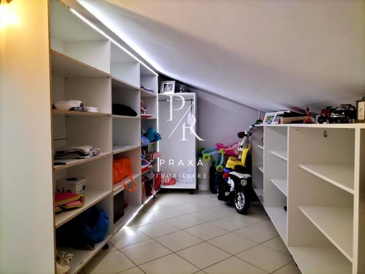 Apartament cu 4 camere semidecomandat, mobilat în Florești
