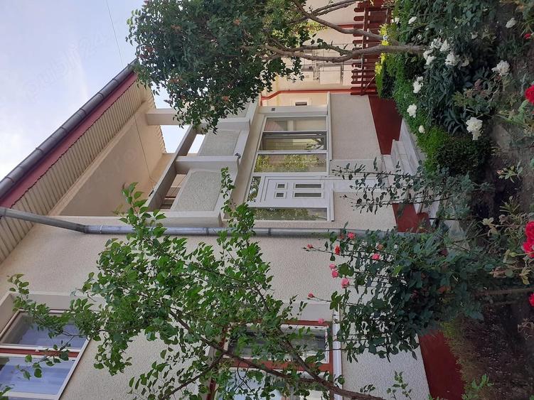 Casă cu 8 camere cu Teren 750 Mp în Tache