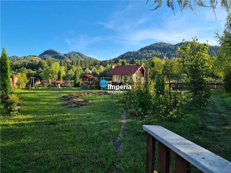 Teren extravilan de 4544 mp, în Est