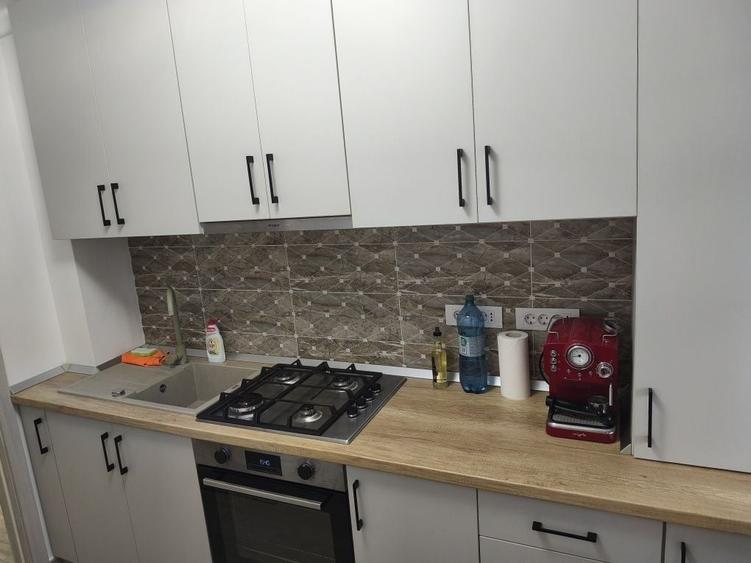 Apartament cu 2 camere semidecomandat în Podu Roș