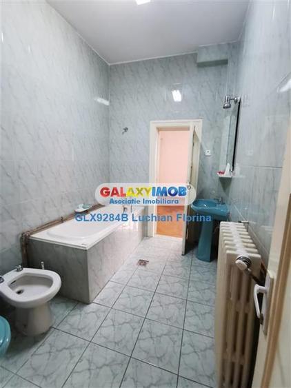 Apartament cu 4 camere decomandat, mobilat în Calea Victoriei