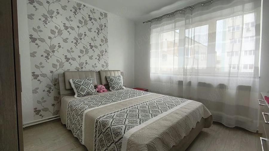 Apartament cu 2 camere decomandat în 22 Decembrie
