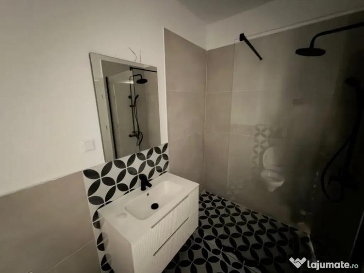 Apartament cu 3 camere semidecomandat în Florești
