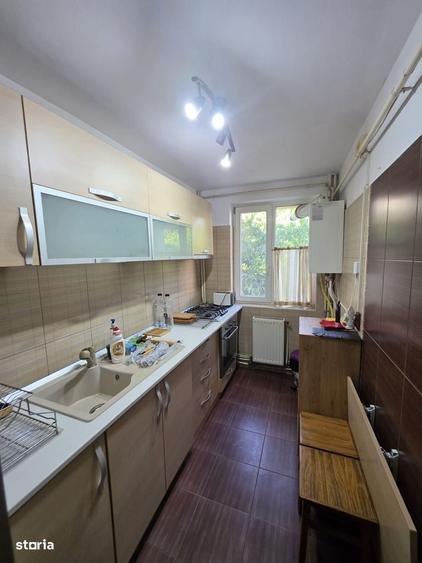 Apartament cu 3 camere decomandat în Cornișa