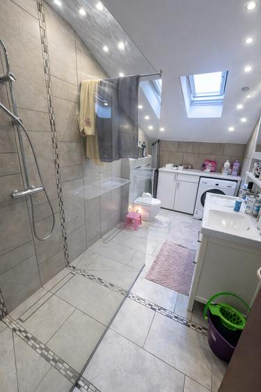 Apartament cu 3 camere decomandat, mobilat în Bragadiru