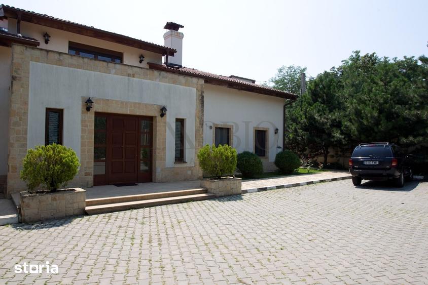 Casă cu 10 camere cu Teren 3000 Mp în Gruiu