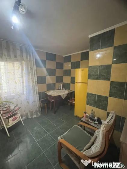 Apartament cu 3 camere decomandat în Vâlcea