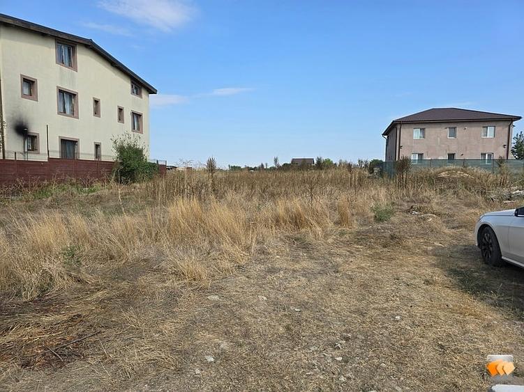 Teren Construcții intravilan de 450 mp, în Lazu
