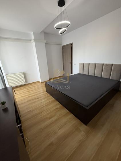Apartament cu 3 camere semidecomandat, mobilat în Semicentral