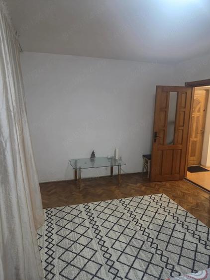 Garsonieră decomandată în Cornișa
