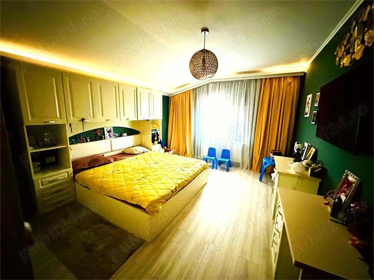 Casă cu 6 camere cu Teren 163 Mp în Lumina