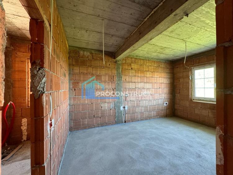 Duplex cu 4 camere cu Canalizare în Giarmata