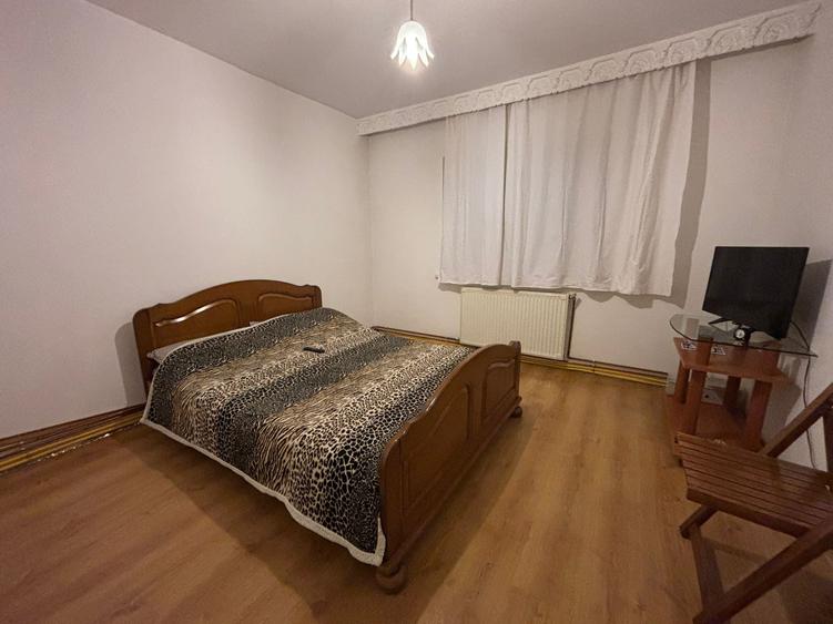 Apartament cu 3 camere decomandat, mobilat în Tomești