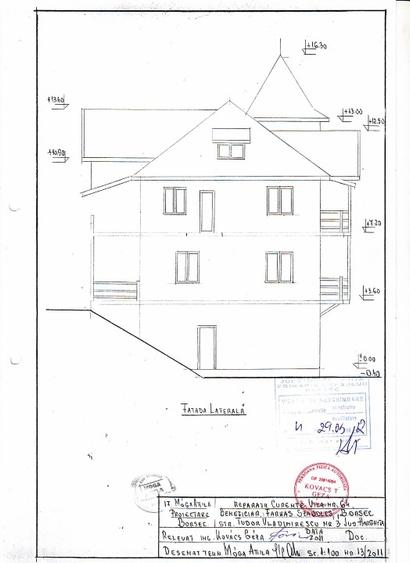 Casă individuală cu 5 camere cu Teren 896 Mp în Central