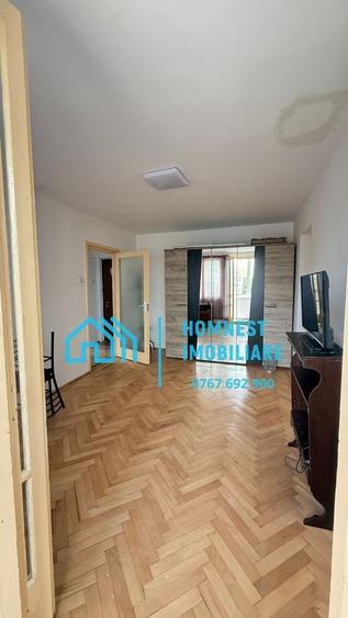 Apartament cu 3 camere semidecomandat, mobilat în P-ța Amzei