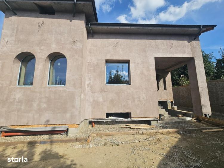 Casă cu 4 camere în Curtea de Argeș