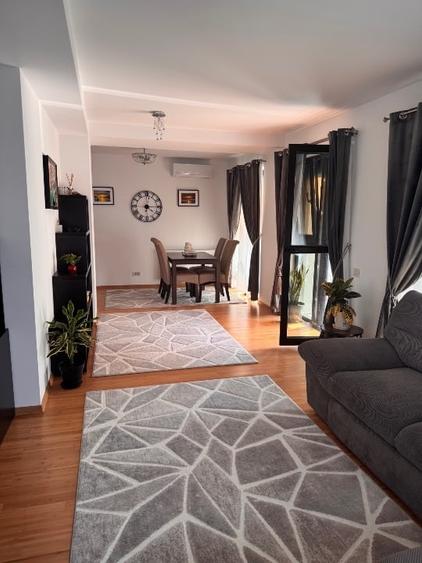Apartament cu 3 camere decomandat, mobilat în Central