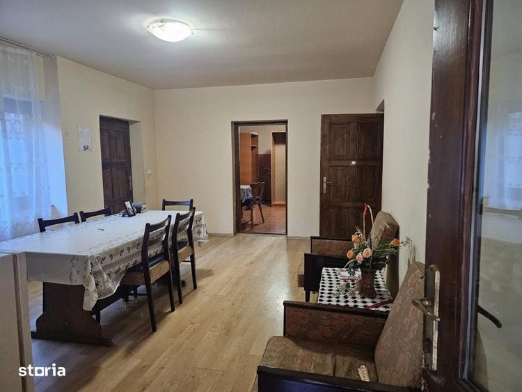 Casă cu 4 camere în Vărzari