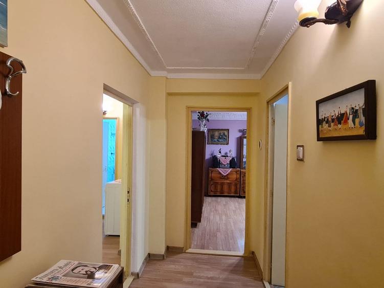 Apartament cu 4 camere decomandat în Vitan