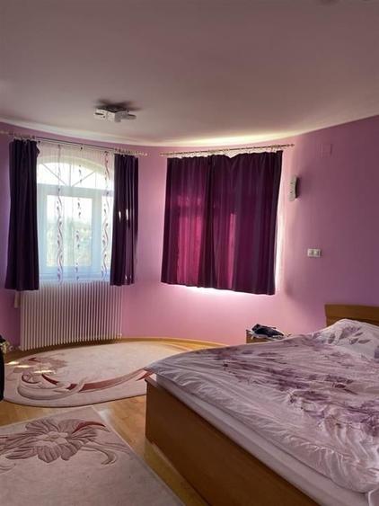 Casă individuală cu 7 camere cu Teren 2547 Mp în Episcopia Bihorului