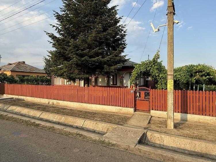 Casă cu 4 camere în Bărăganul