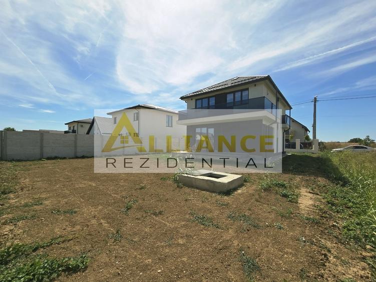 Casă individuală cu 4 camere cu Canalizare în Berceni