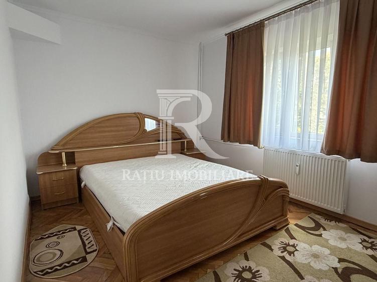 Apartament cu 3 camere semidecomandat, mobilat în Nufărul