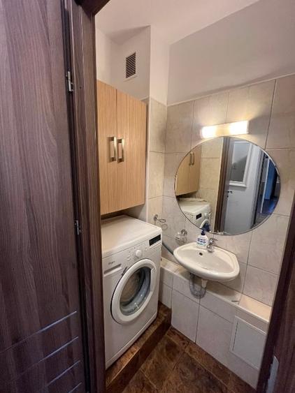 Apartament cu 3 camere semidecomandat în 1 Mai
