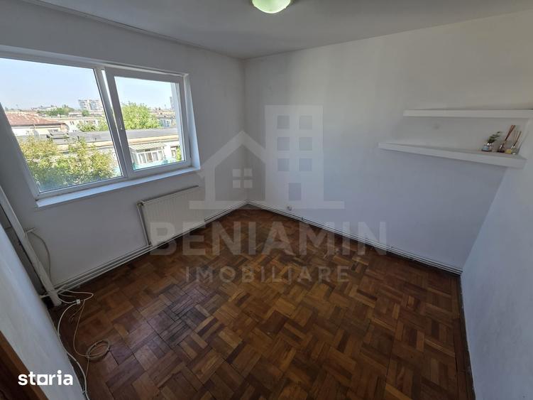 Apartament cu 3 camere decomandat în Craiovița Nouă